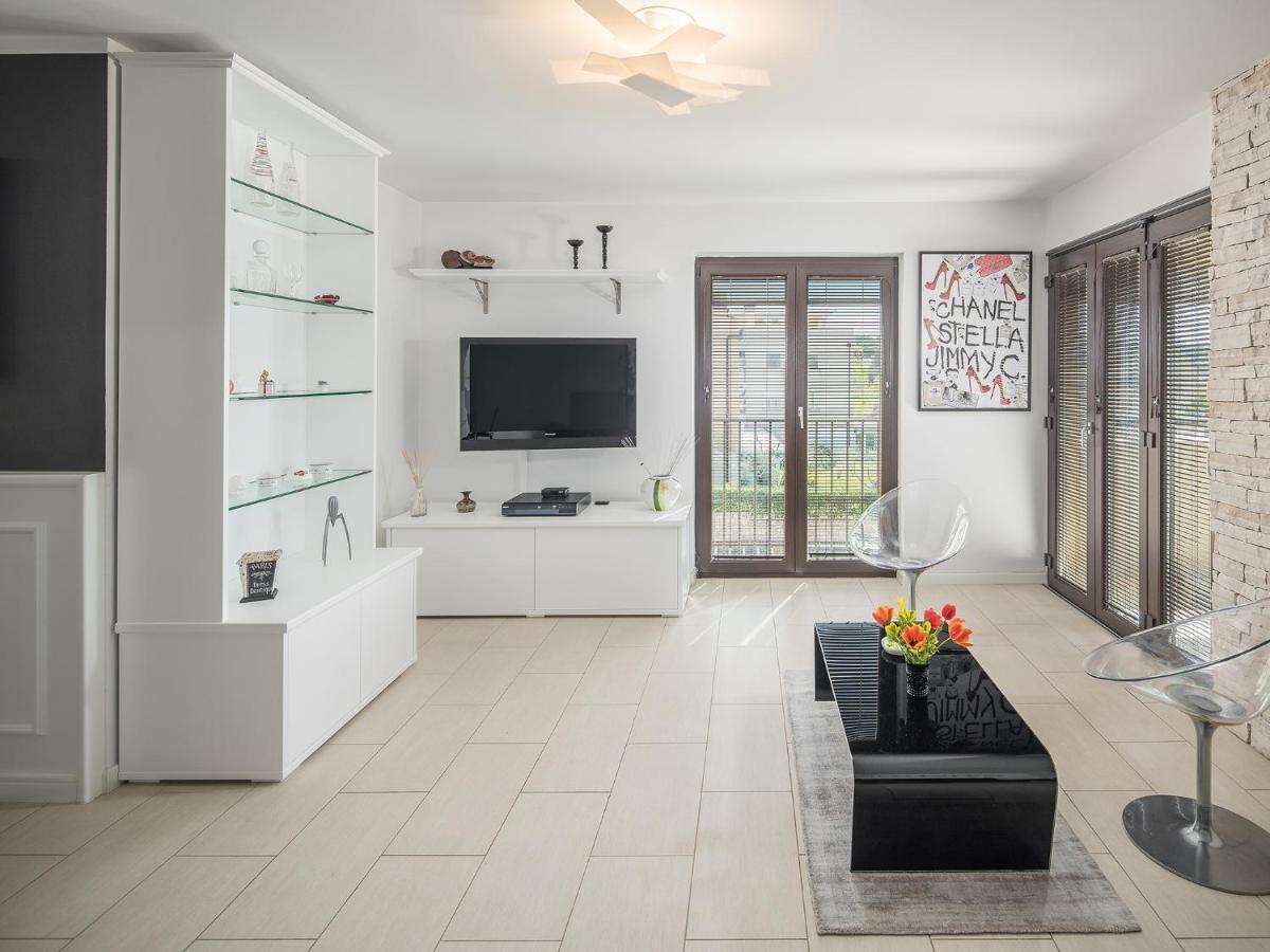 Apartment Residence ポレッチ エクステリア 写真